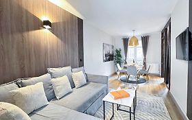 Champs-Elysees Finest Flat